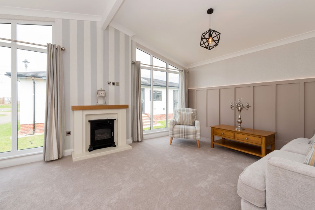 Property photo 2 of 16 Sitting Room