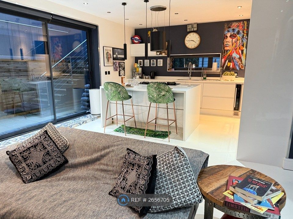 Property photo 3 of 10 Kitchen