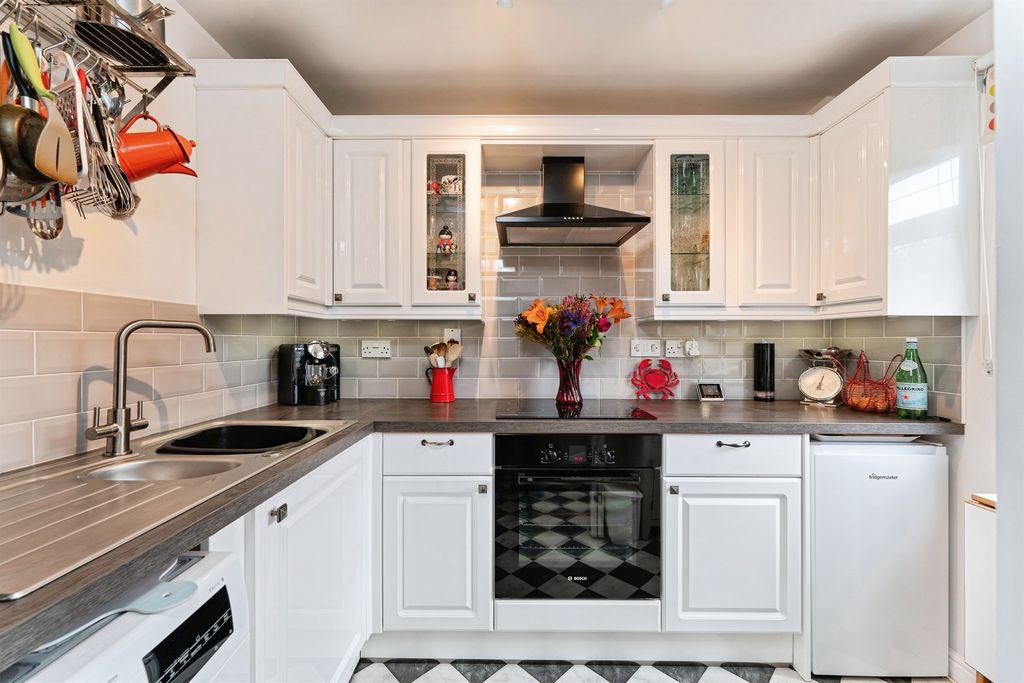 Property photo 3 of 16