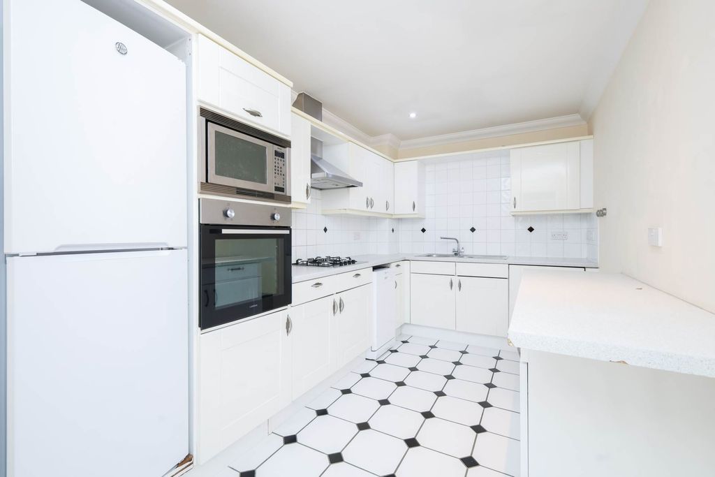 Property photo 3 of 11