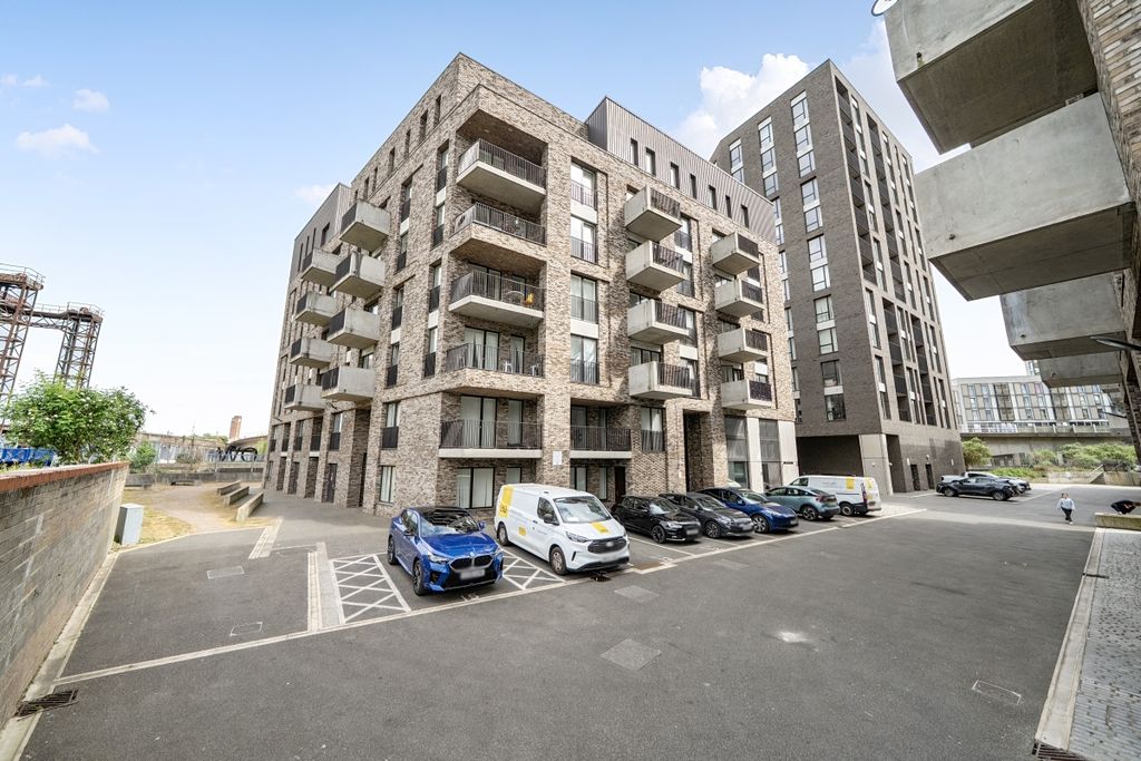 Property photo 1 of 16 1459396-1-6A0337B...