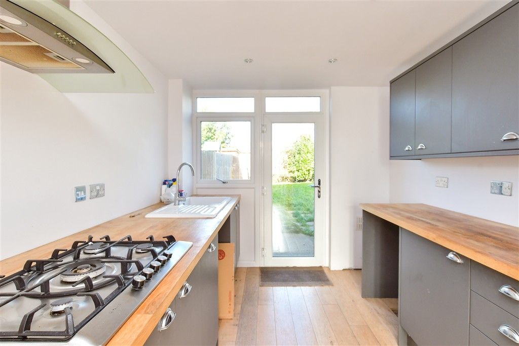 Property photo 3 of 12 Kitchen