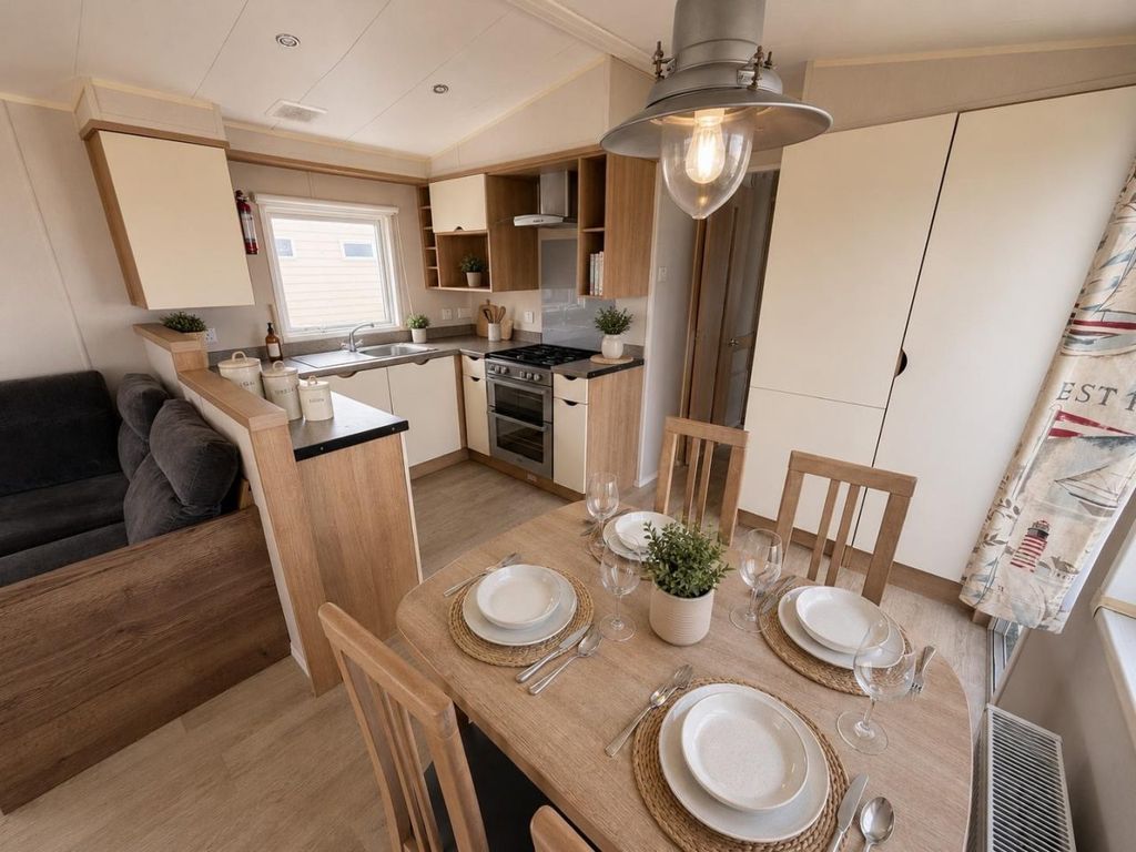 Property photo 3 of 9 Willerby Avonmore 2014 Car0064939 141217629.Jpeg