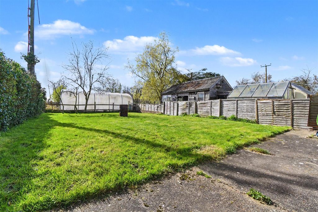 Property photo 2 of 28 Rear Garden