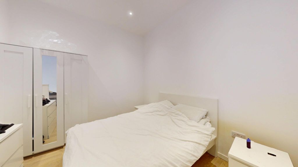 Property photo 3 of 18 Bedroom