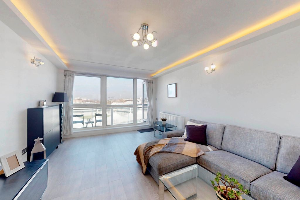 Property photo 2 of 19 Picture No. 14