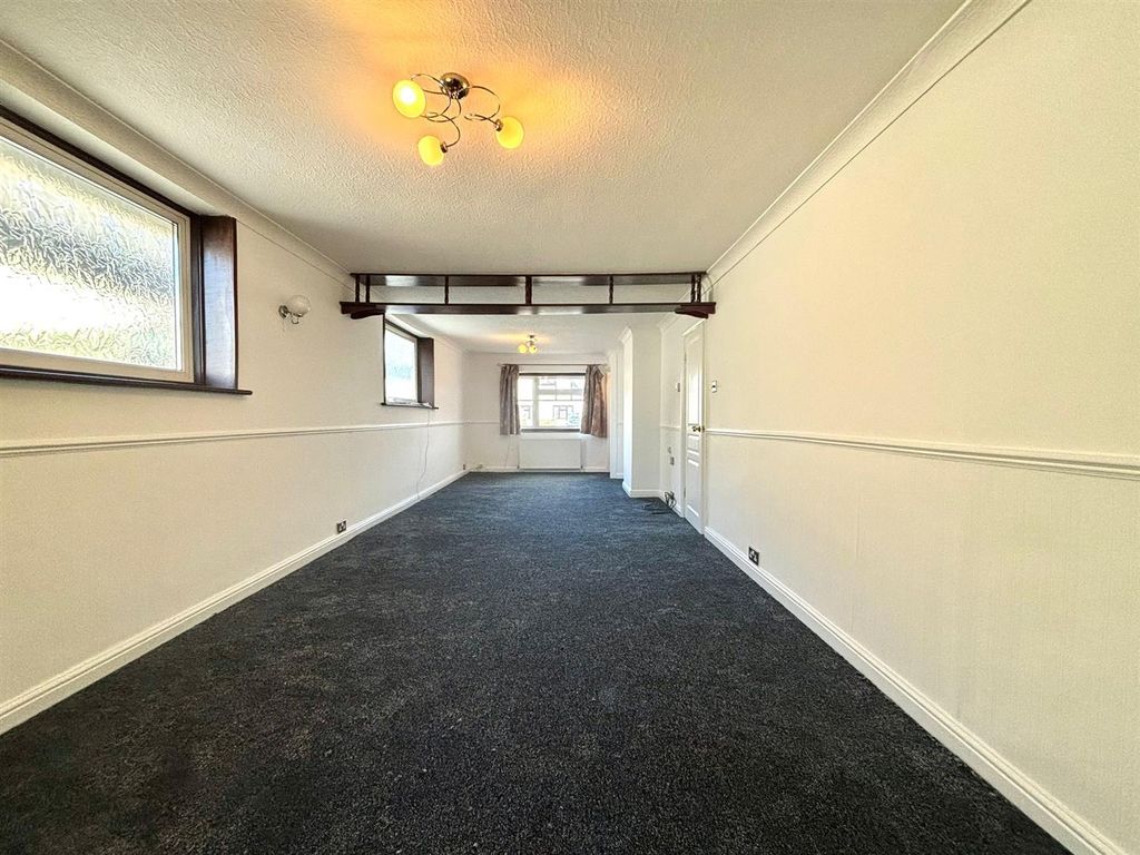 Property photo 3 of 11 Lounge.Jpg