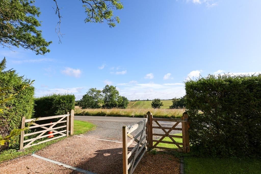 Property photo 1 of 10 View