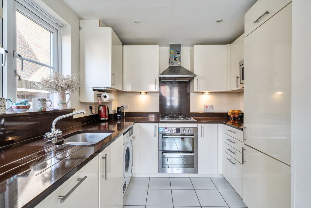 Property photo 2 of 24 Kitchen