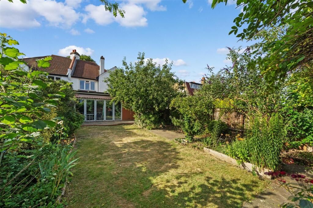 Property photo 2 of 27 8 Hillside 2