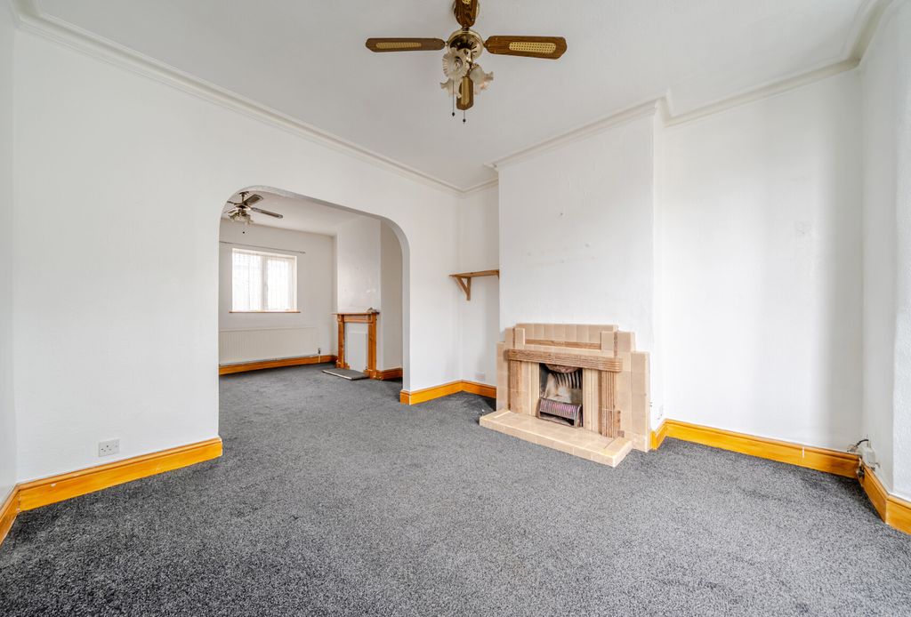 Property photo 3 of 16 1371152-9-68F24d0...