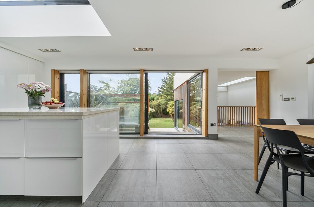 Property photo 2 of 23 1347607-11-68Baec...