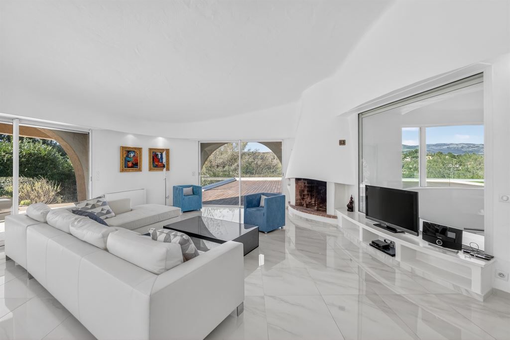 Property photo 3 of 14