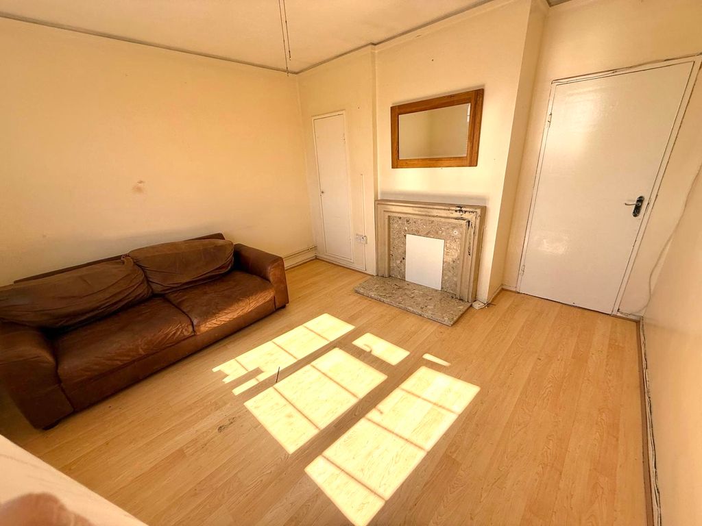 Property photo 2 of 17 Photo 6