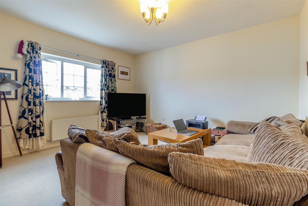 Property photo 2 of 14 8617764-Interior01.Jpg