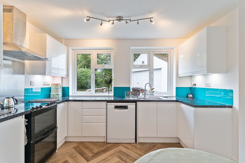 Property photo 3 of 33