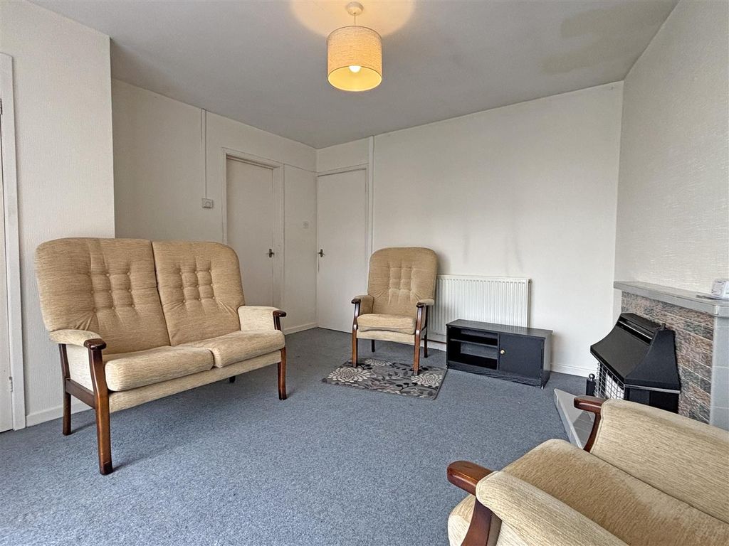 Property photo 3 of 17 Lounge V2.Jpg