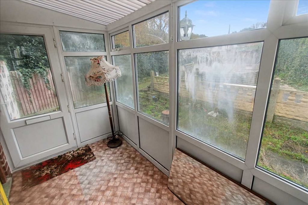 Property photo 2 of 17 Porch/Conservatory