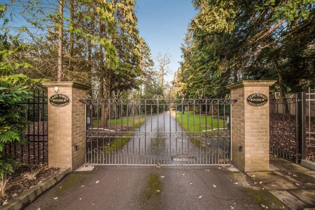 Property photo 1 of 23