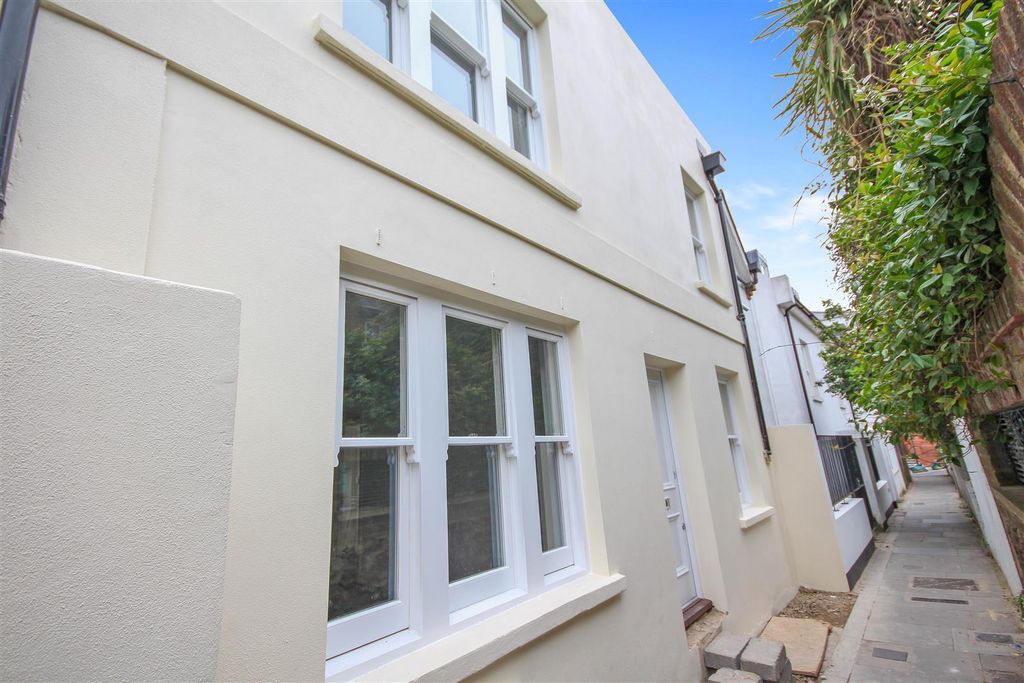 Property photo 1 of 14 Front