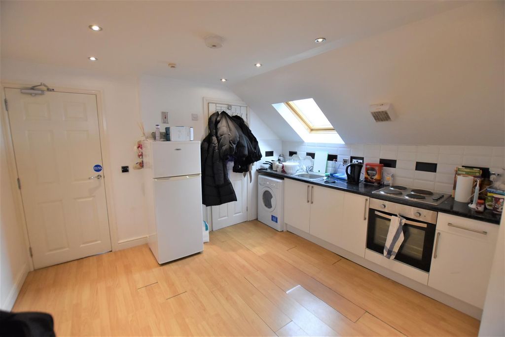 Property photo 1 of 9 Kitchen
