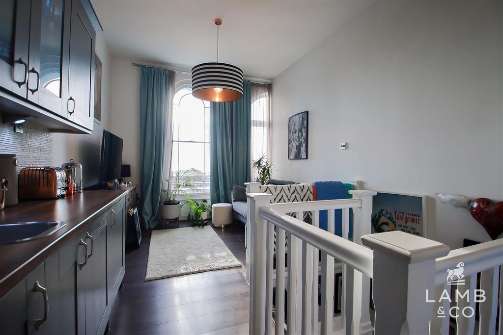 Property photo 3 of 21 Kitchen/ Living