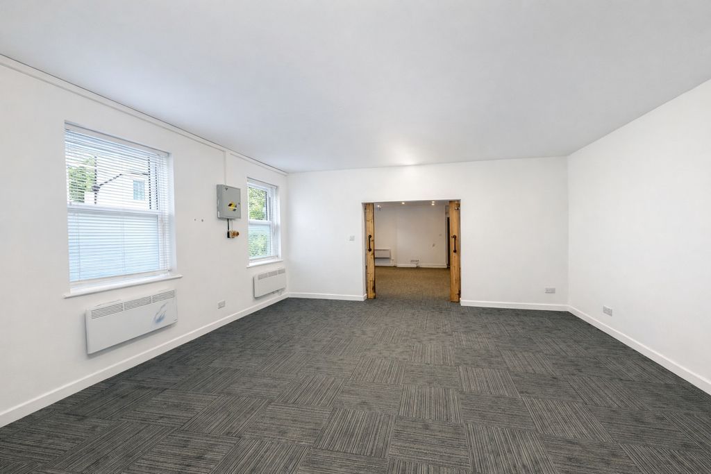 Property photo 3 of 12 Photo 8