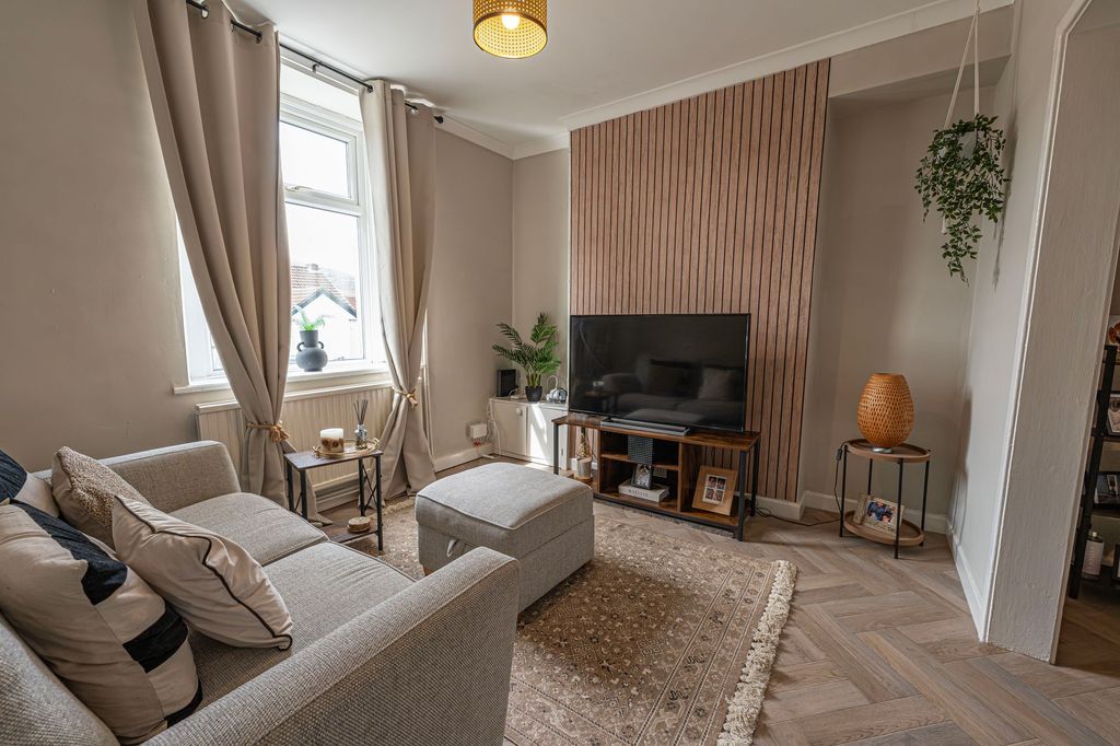 Property photo 3 of 26