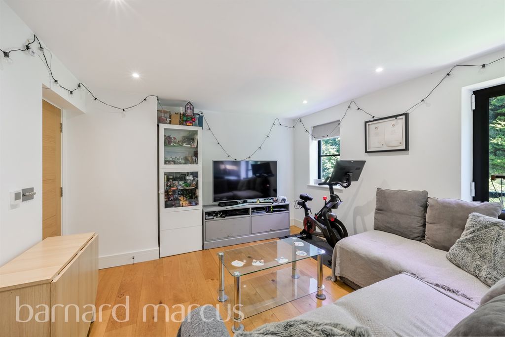 Property photo 3 of 9