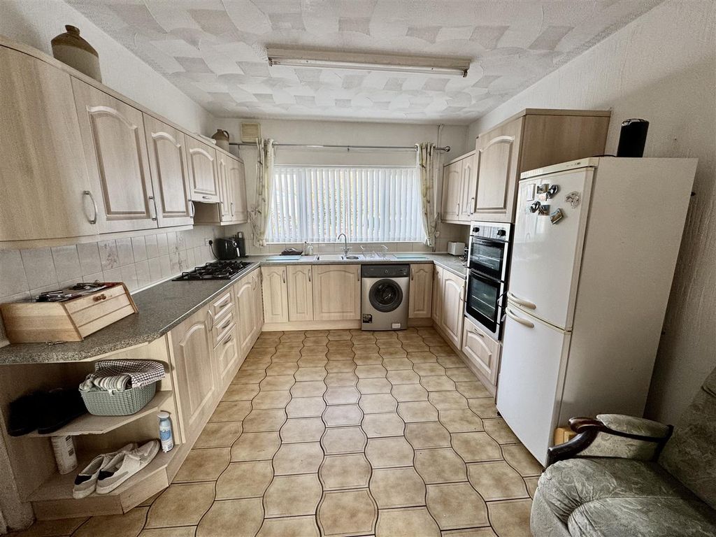 Property photo 3 of 15 Kitchen/Diner