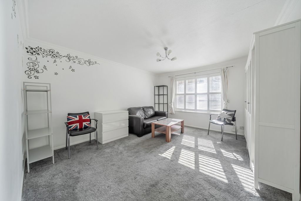Property photo 3 of 15 16-6A7Ae3d878106-...
