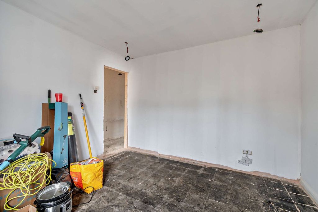 Property photo 3 of 24