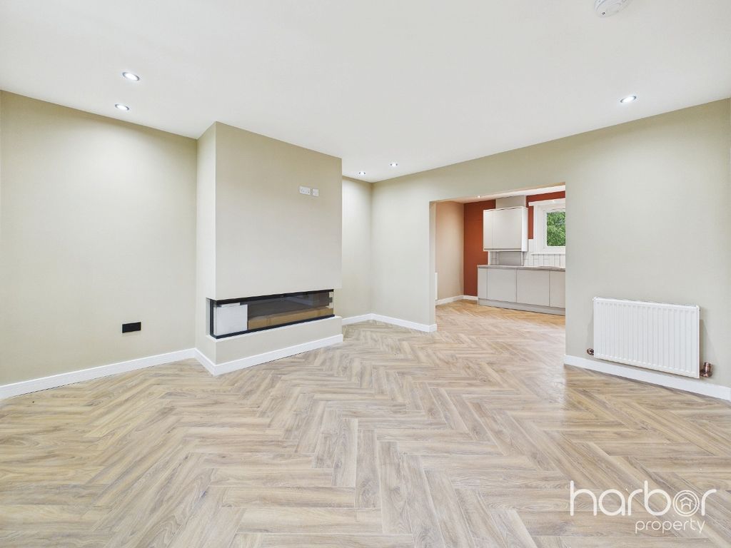 Property photo 2 of 17 5211843