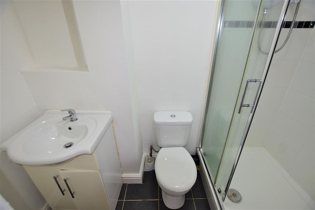 Property photo 1 of 3 Bathroom