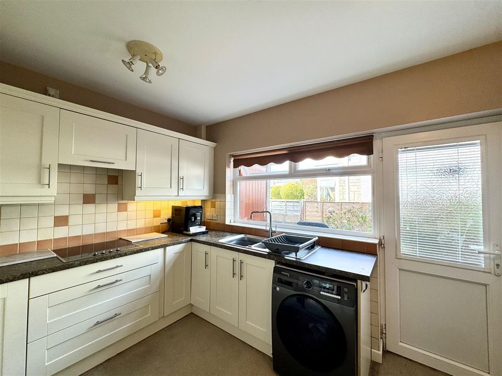 Property photo 2 of 18 Kitchen