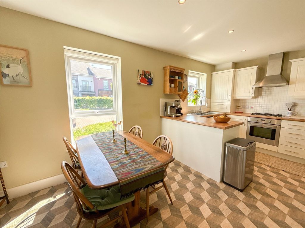 Property photo 3 of 15 Dining Kitchen