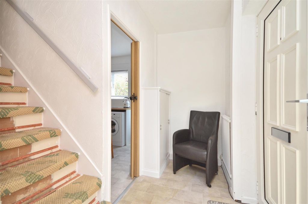Property photo 2 of 9 Entrance Hall