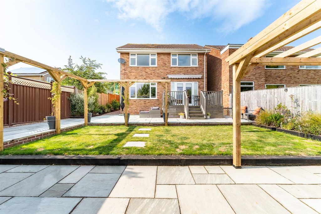 Property photo 1 of 18 Garden 4.Jpg