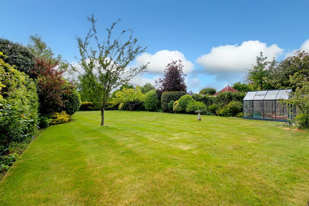 Property photo 2 of 21 Garden