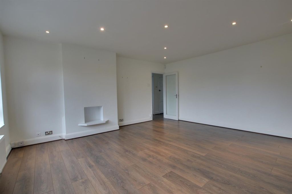 Property photo 2 of 14 4553451