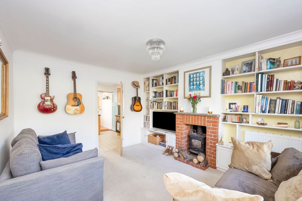 Property photo 2 of 20