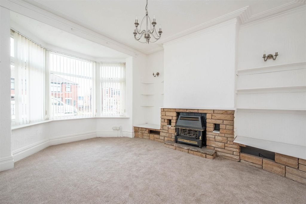 Property photo 2 of 22 Lounge