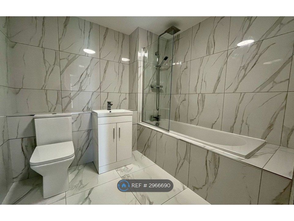 Property photo 2 of 8 Bathroom