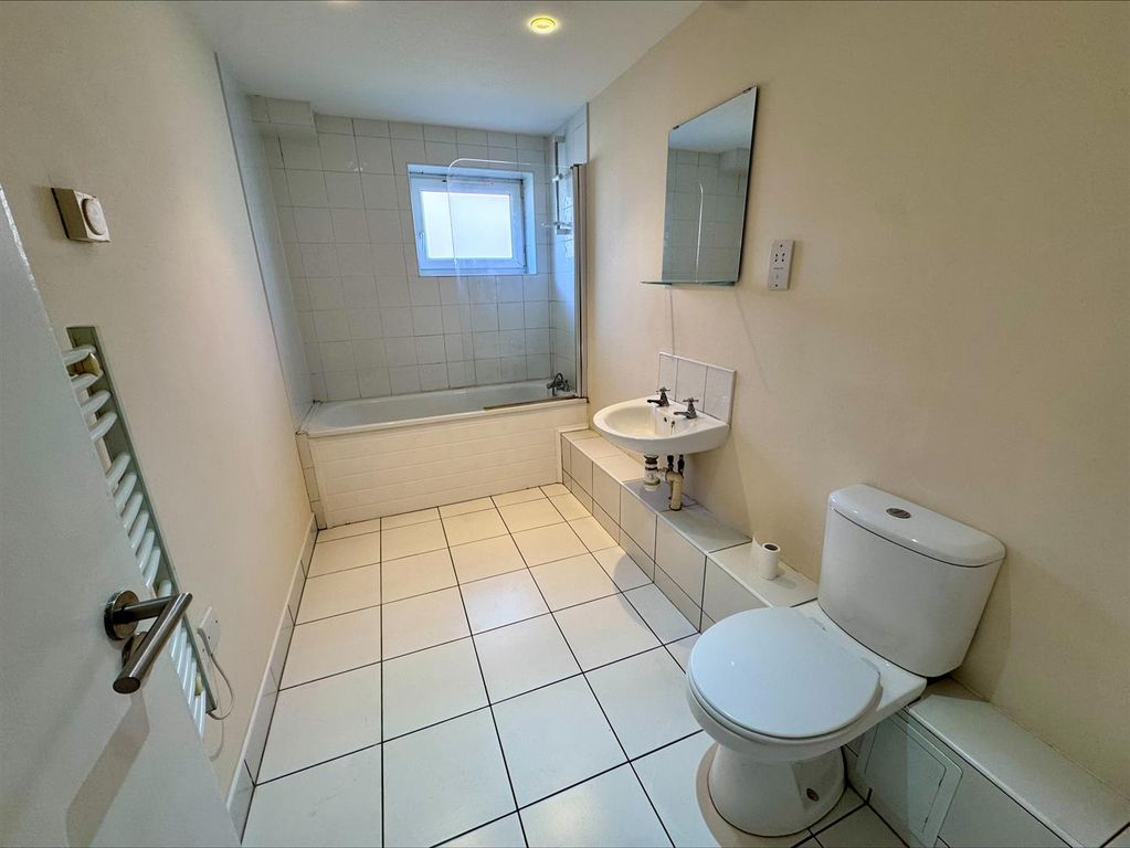 Property photo 1 of 7 Bathroom