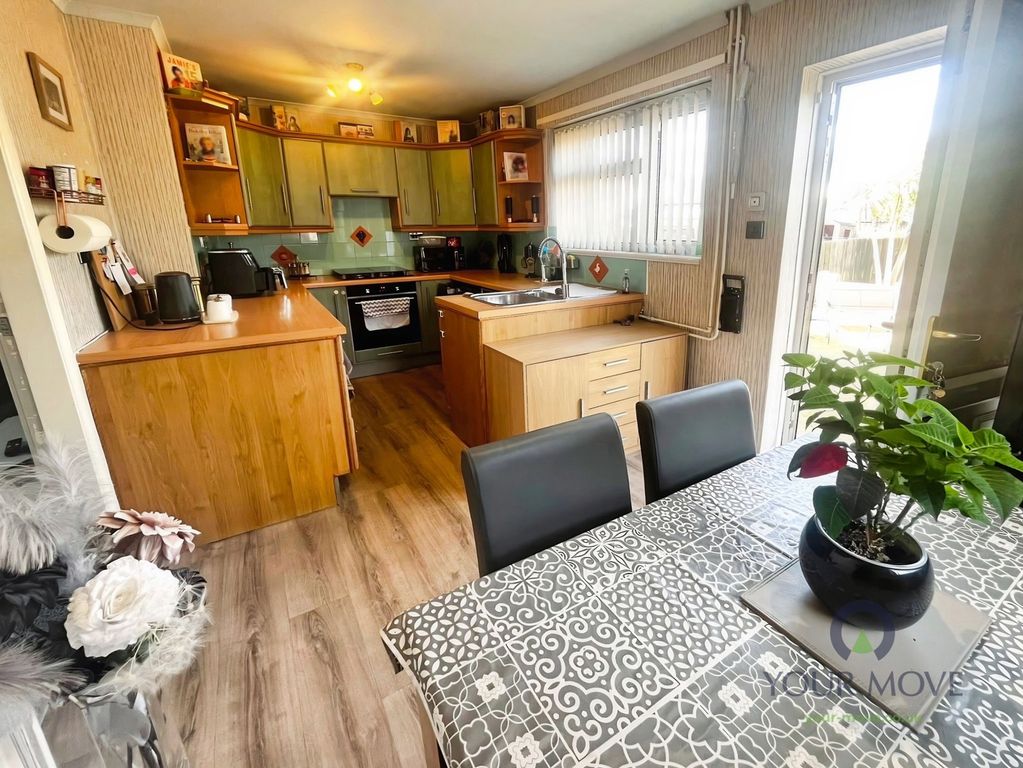 Property photo 2 of 12 Dining Kitchen