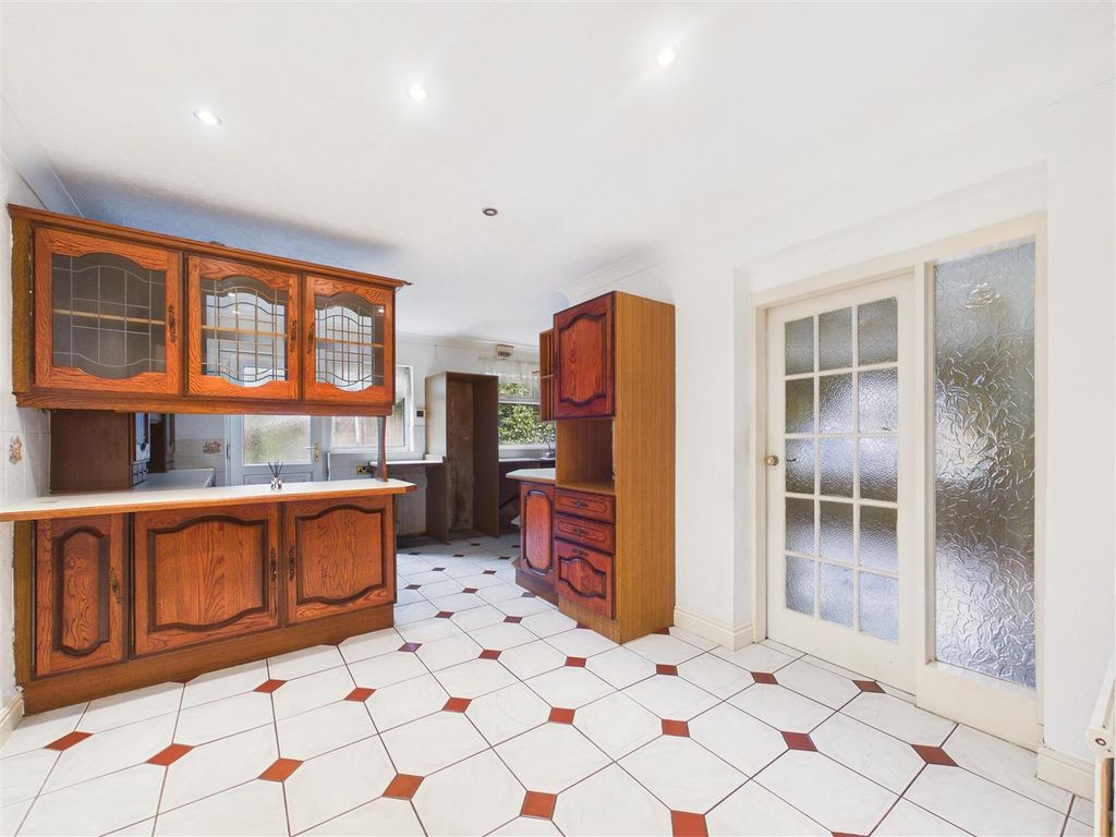 Property photo 3 of 16 Cam05451G0-Pr0103-Still002.Jpg