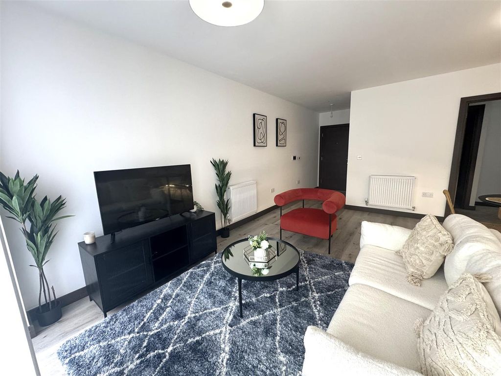 Property photo 2 of 9