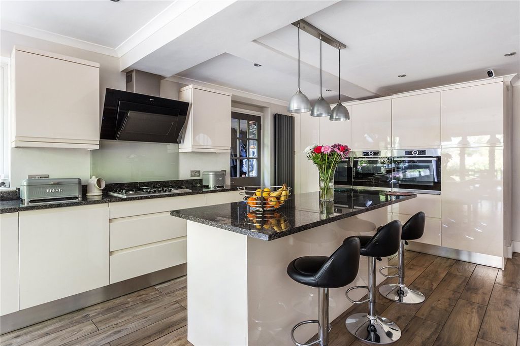 Property photo 2 of 19 Kitchen