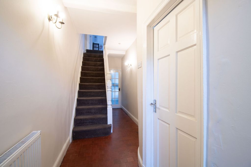 Property photo 2 of 34