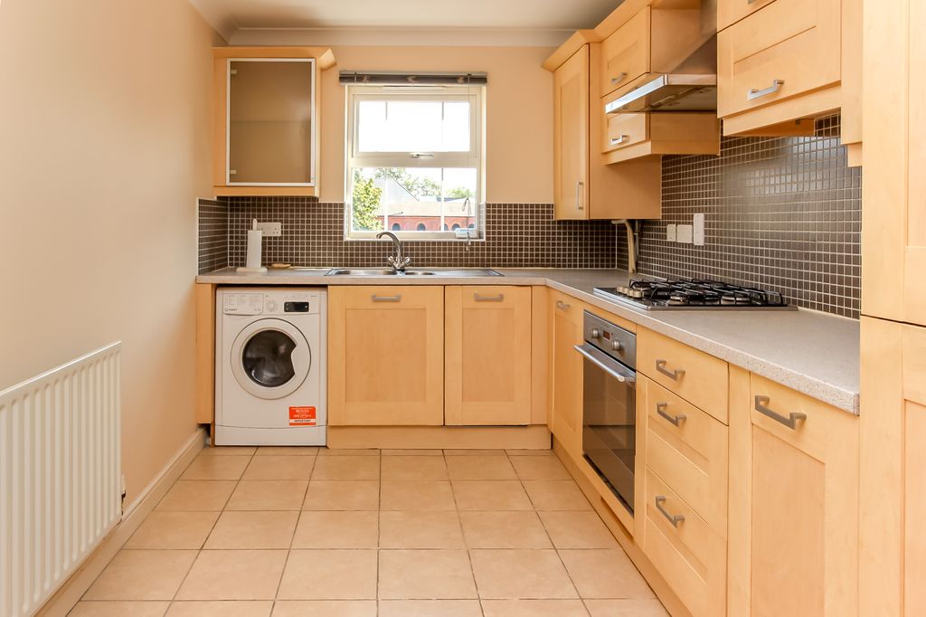 Property photo 3 of 12 Kitchen